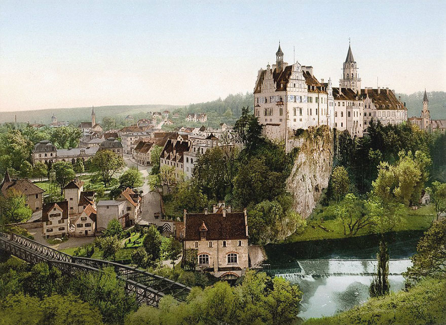 Lâu đài Sigmaringen - Cuốn sách bao gồm 800 ảnh màu và bưu thiếp được tạo ra từ những năm 1900.